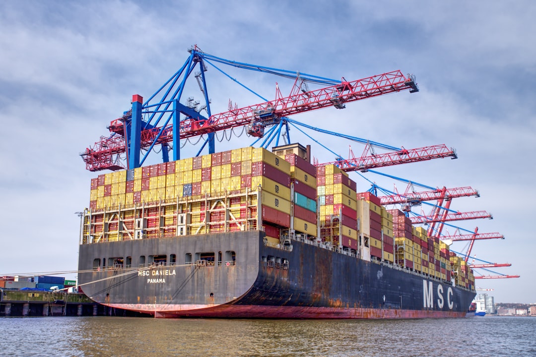 Gestor industrial utilizando sistema inteligente de supply chain para otimizar suprimentos MRO