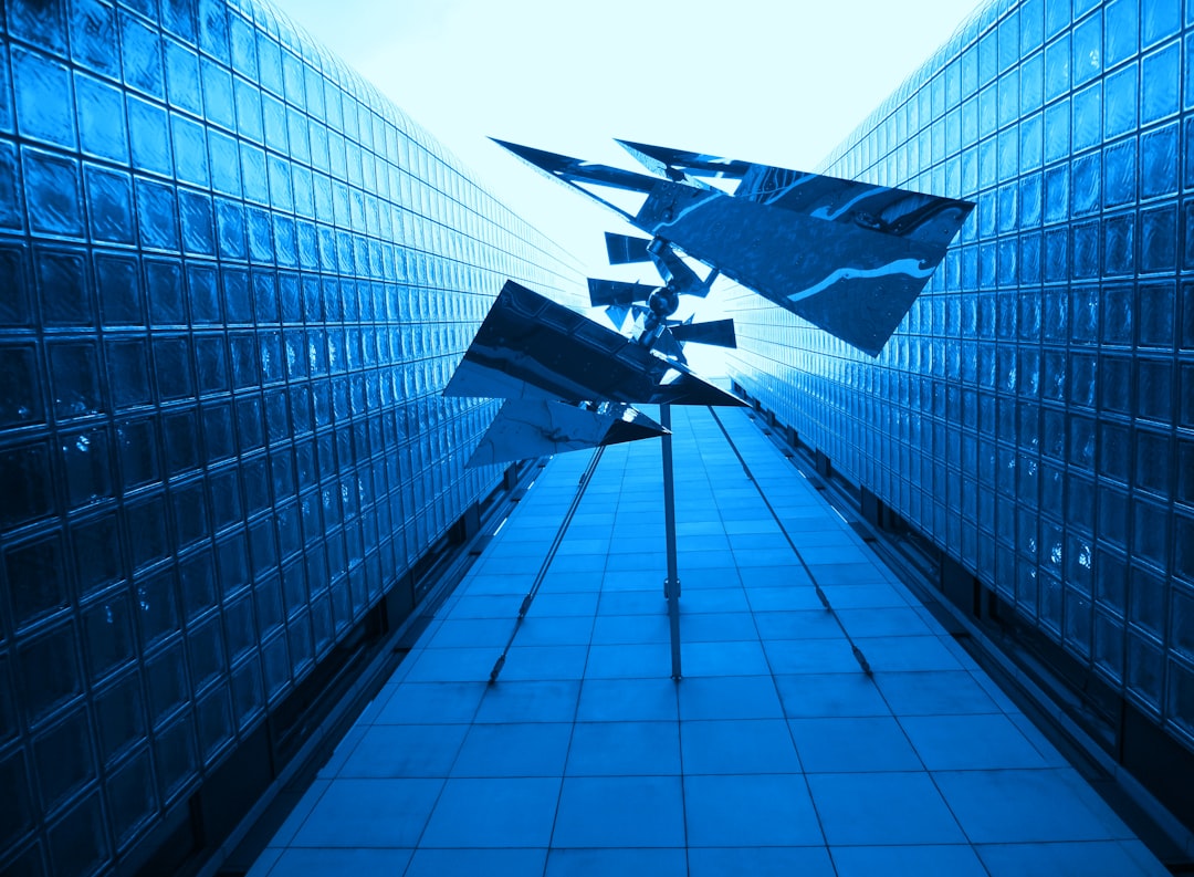 Gestão estratégica de dados e sustentabilidade na seleção de suprimentos MRO em ambiente industrial moderno