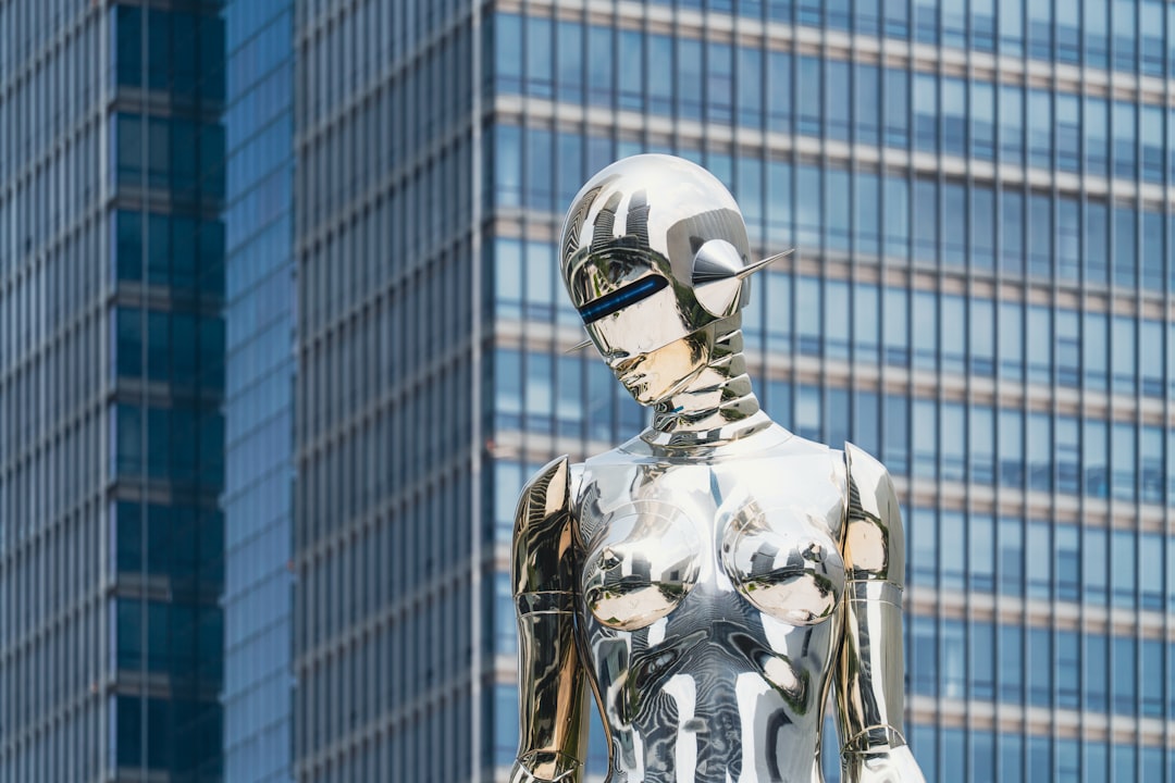 Linha de produção automatizada e estoque sustentável de materiais MRO mostrando inovação e automação